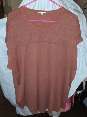 LIKE NEW | Maurices Rust Smocked Dolman Yoke Tee